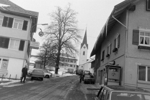 Ortskern von Riefensberg mit Blick auf die Kirche und den Gasthof Adler