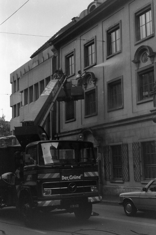 Reinigungsarbeiten an der Fassade des Bregenzer Rathauses
