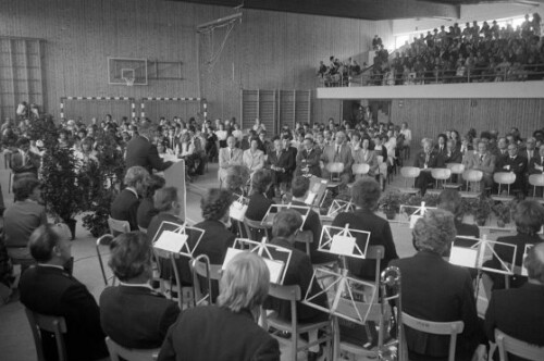Veranstaltung mit Hermann Gmeiner im Turnsaal der Hauptschule Alberschwende