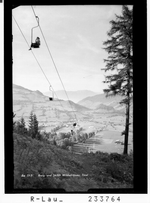 Berg- und Skilift in der Wildschönau, Tirol : [Markbachjochbahn mit Blick auf Niederau gegen gegen Pendlinger Gebirge]