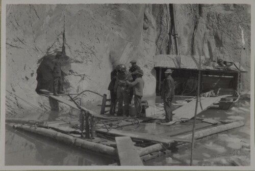 Dichtungsarbeiten an der Seeseite mit Verwendung von Technikern, aufgen. 17. Mai 1927, Foto 177