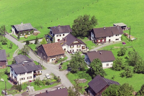 Schrägluftaufnahmen von Gebäuden der Gemeinde Stallehr