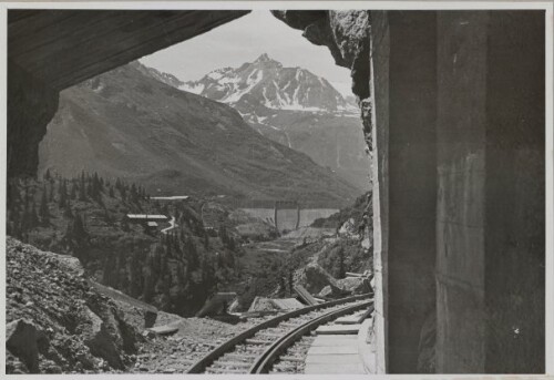 Kabellegung, Blick von der Höhenbahn zur Staumauer Vermunt