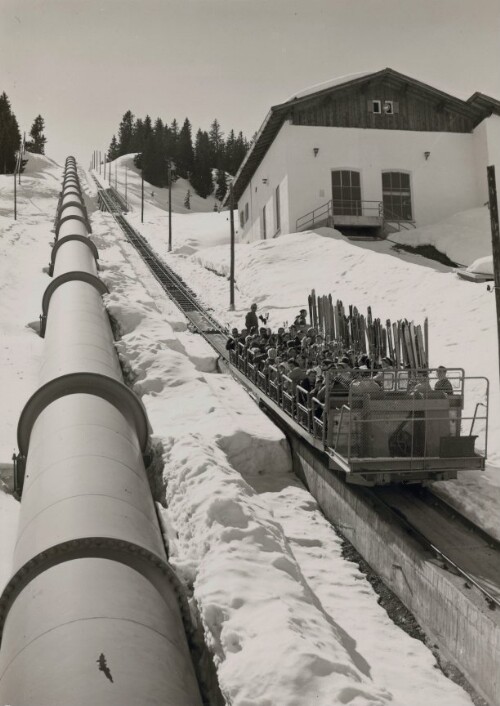 Schrägaufzug, Druckrohrleitung Golm im Winter