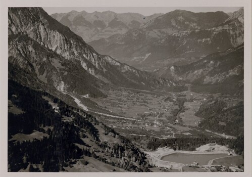 Blick auf Latschau, Vandans und St. Anton i. M.