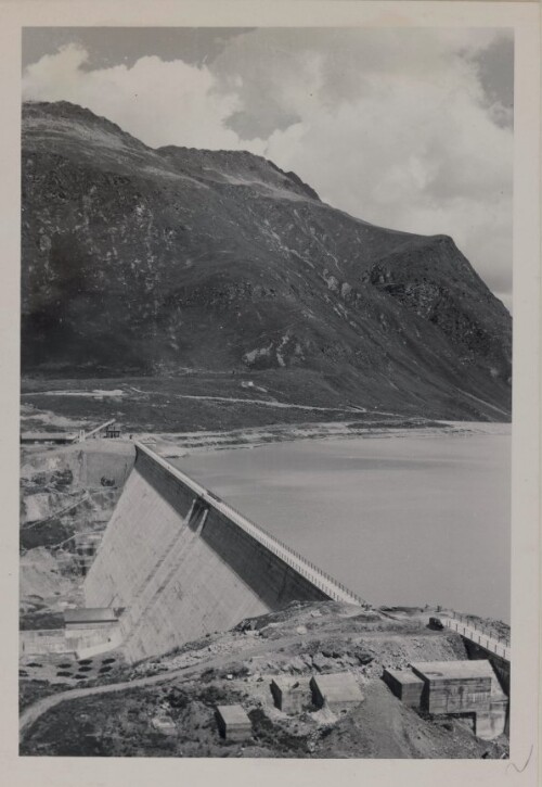 Speicher Silvretta mit Staumauer