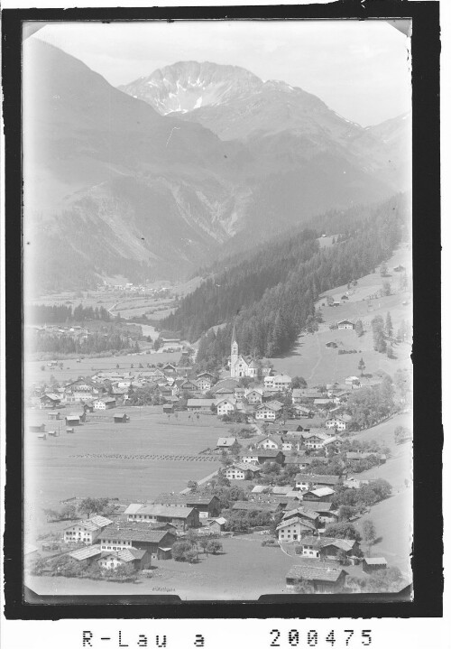 Holzgau 1100 m im Lechtal / Tirol : [Holzgau im Lechtal mit Blick zur Lärchspitze]