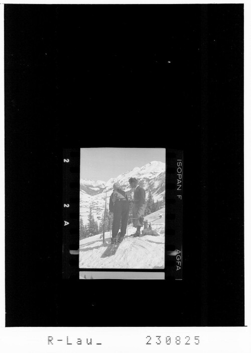 [Petter Hedi vom Skiclub Innerötztal beim Slalomstart des Mahdlochrennens 1948 in Lech am Arlberg mit Blick zum Wöster Horn]