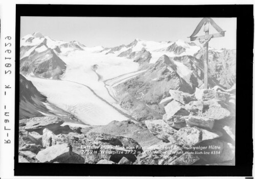 Ötztaler Alpen / Blick vom Pitztalerjöchl auf Braunschweiger Hütte 2759 m, Wildspitze 3772 m und Mittelbergferner