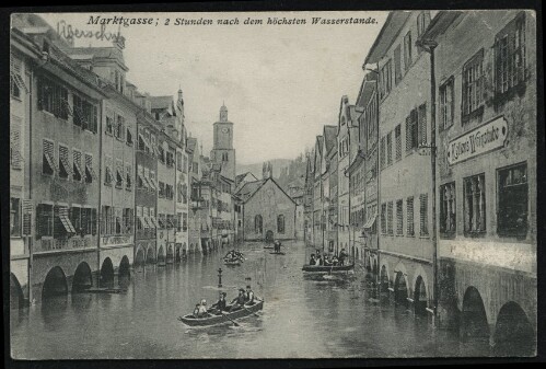 [Feldkirch] Marktgasse ; 2 Stunden nach dem höchsten Wasserstande : [Die Hochwasserkatastrophe in Feldkirch (Vorarlberg) am 15. und 16. Juni 1910 ...]