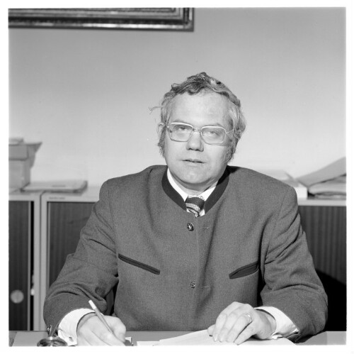 Dr. Burmeister, Porträt