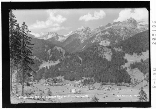 Elbigenalp 1050 m Lechtal Tirol mit Hornbachkette