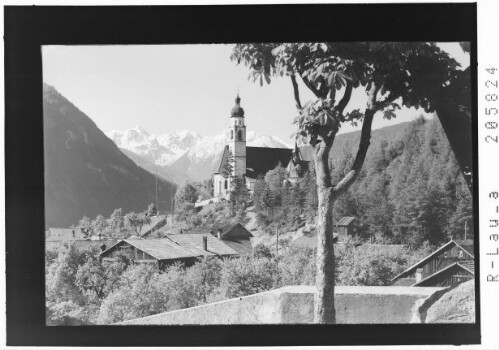 Tarrenz an der Fernpaßstrasse in Tirol : [Tarrenz/ Wallfahrtskirche mit Blick zum Kaunergrat]